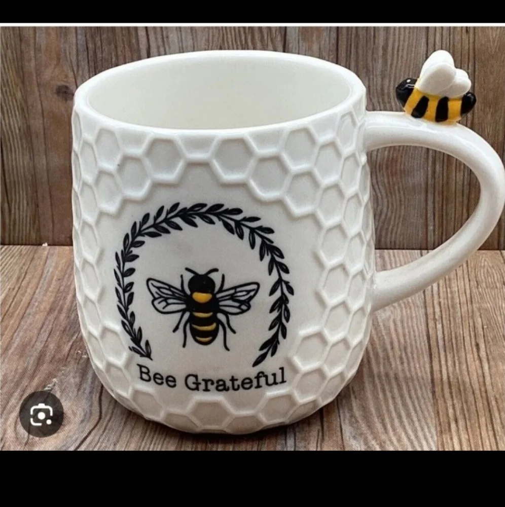 Bee Grateful OVERSIZED Ceramic Embossed Coffee Mug 20 Ounce BNWT 5☆ RETIRED